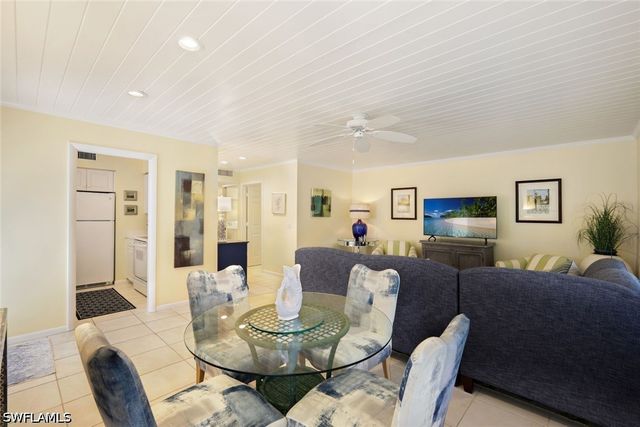 286 4th ST S 203, Naples, FL 34102