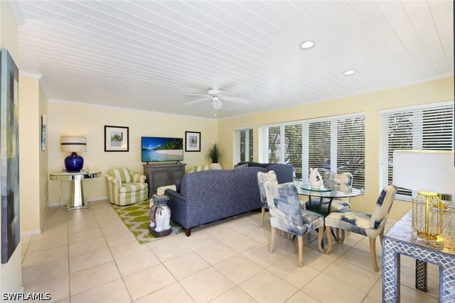 286 4th ST S 203, Naples, FL 34102