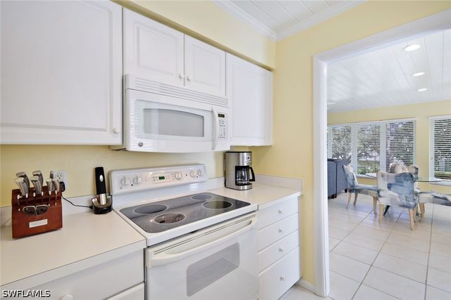286 4th ST S 203, Naples, FL 34102