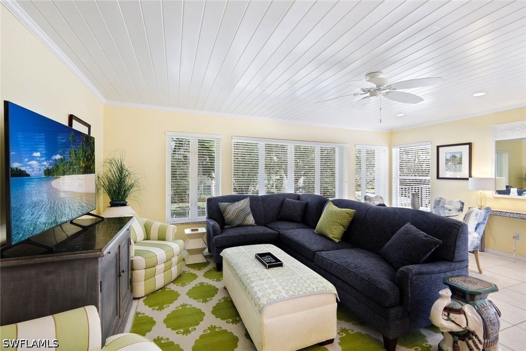 286 4th ST S 203, Naples, FL 34102