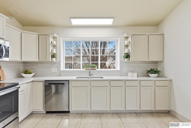 10511 S 27th Street, Bellevue, NE 68123