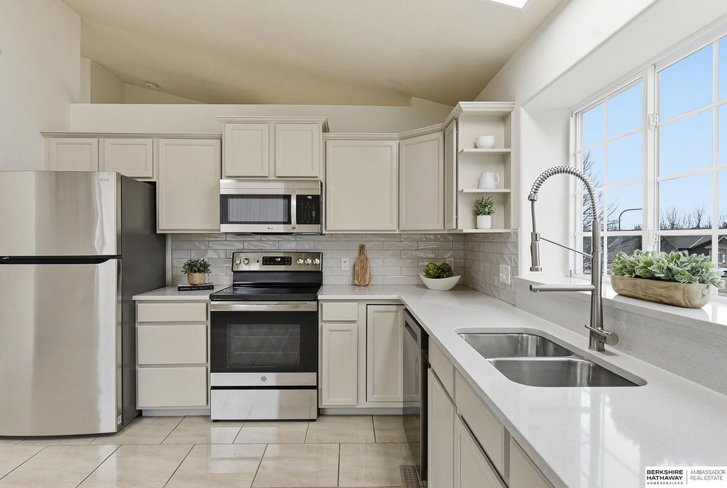 10511 S 27th Street, Bellevue, NE 68123