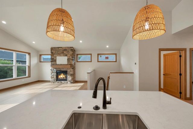 2411 WHISPERING WIND LANE, Green Bay, WI 54303
