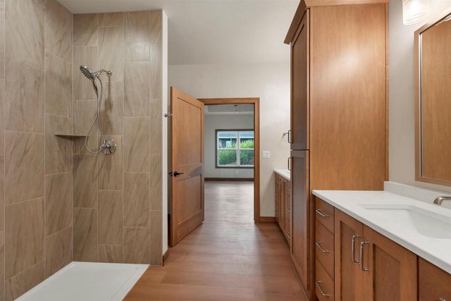 2411 WHISPERING WIND LANE, Green Bay, WI 54303