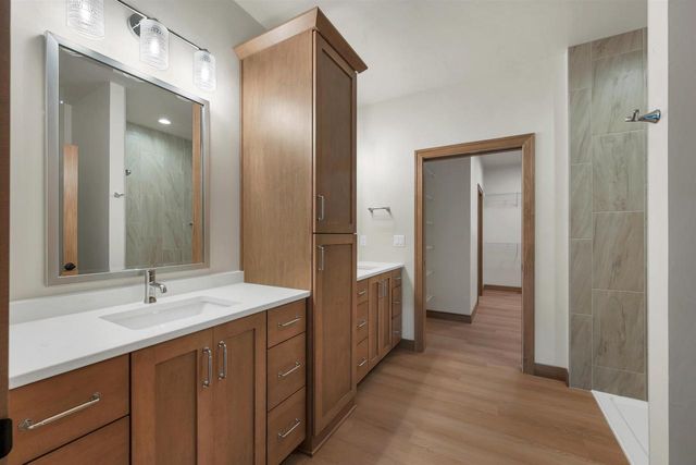 2411 WHISPERING WIND LANE, Green Bay, WI 54303