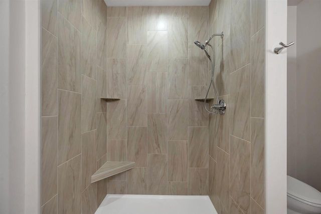 2411 WHISPERING WIND LANE, Green Bay, WI 54303