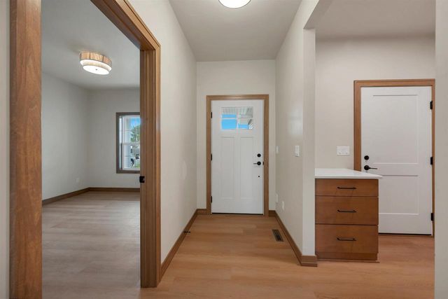 2411 WHISPERING WIND LANE, Green Bay, WI 54303