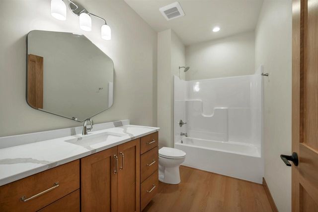 2411 WHISPERING WIND LANE, Green Bay, WI 54303