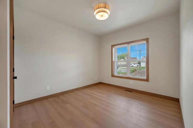 2411 WHISPERING WIND LANE, Green Bay, WI 54303