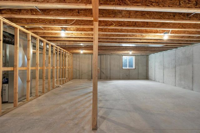 2411 WHISPERING WIND LANE, Green Bay, WI 54303