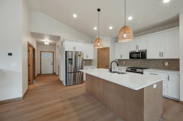 2411 WHISPERING WIND LANE, Green Bay, WI 54303