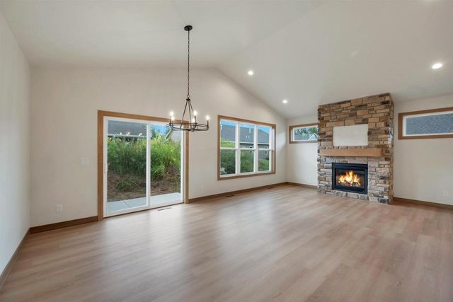 2411 WHISPERING WIND LANE, Green Bay, WI 54303