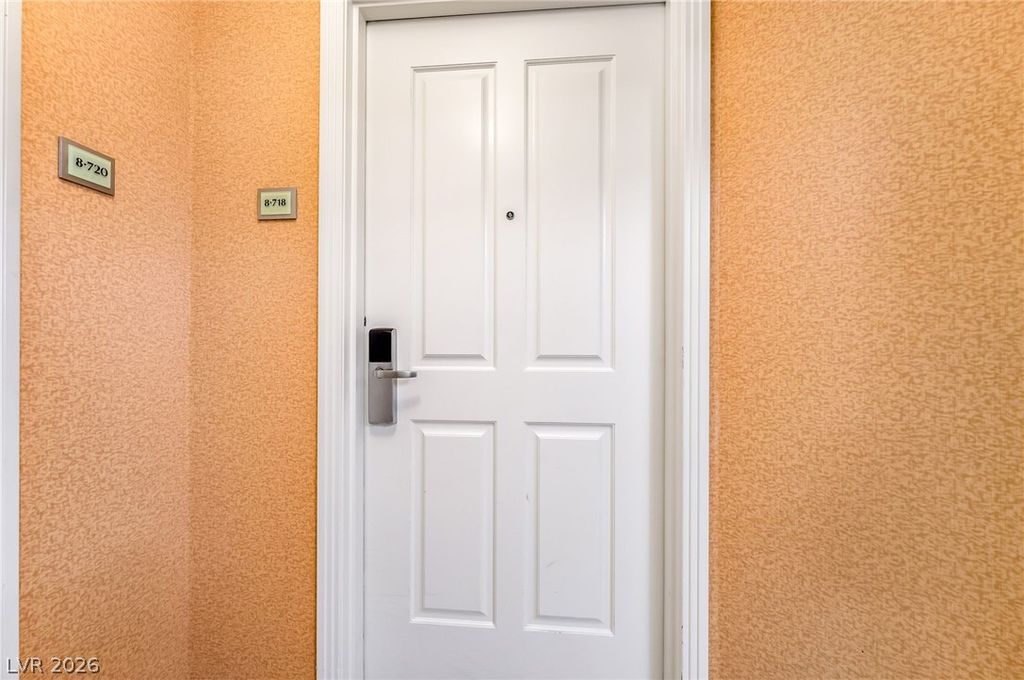 135 East Harmon Avenue 08718, Las Vegas, NV 89109 — photo 3