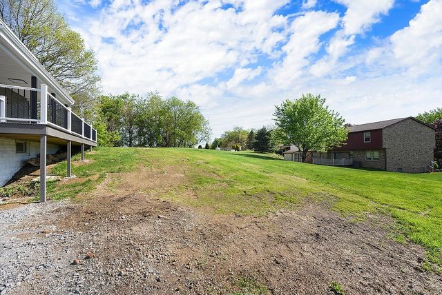 1076 Chapel Rd, Center Twp, PA 15061