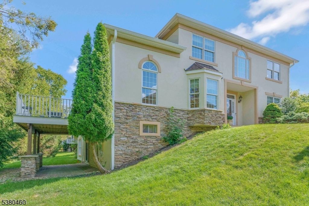 36 Wyckoff Way, Chester Twp., NJ 07930