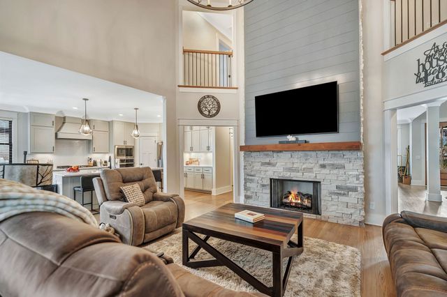 3806 Carriage Dr, Murfreesboro, TN 37128