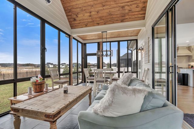 3806 Carriage Dr, Murfreesboro, TN 37128