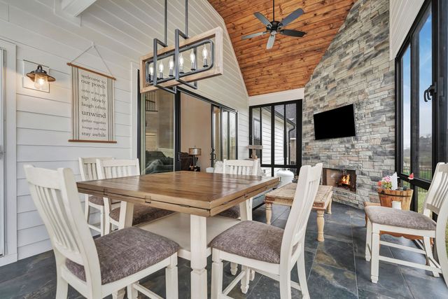 3806 Carriage Dr, Murfreesboro, TN 37128