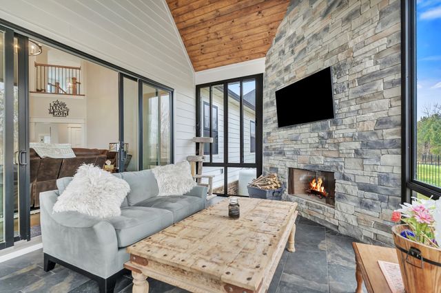 3806 Carriage Dr, Murfreesboro, TN 37128