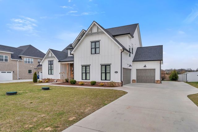 3806 Carriage Dr, Murfreesboro, TN 37128