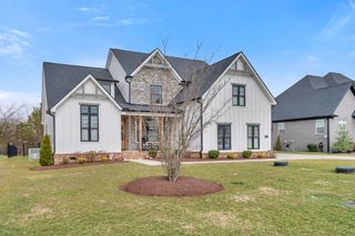 3806 Carriage Dr, Murfreesboro, TN 37128