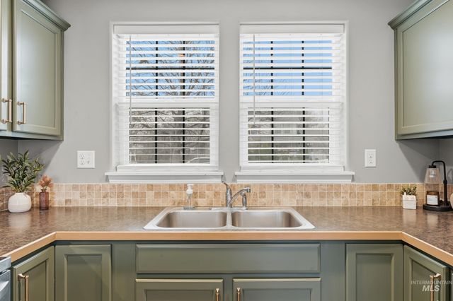 1218 S 19th St, Nampa, ID 83686