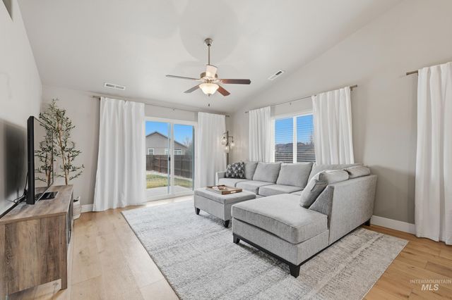 1218 S 19th St, Nampa, ID 83686