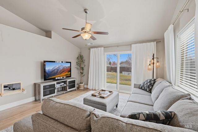 1218 S 19th St, Nampa, ID 83686