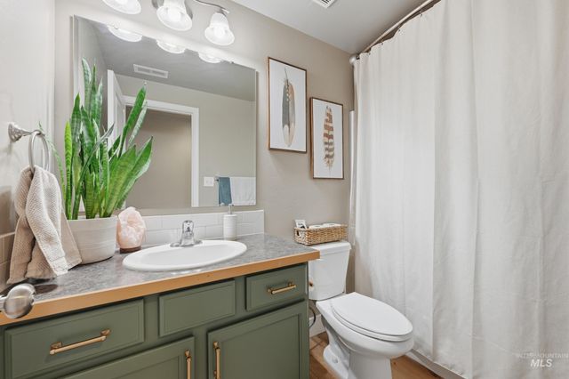 1218 S 19th St, Nampa, ID 83686