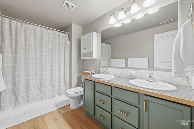 1218 S 19th St, Nampa, ID 83686