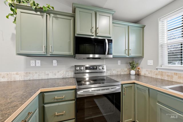 1218 S 19th St, Nampa, ID 83686