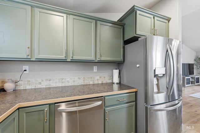 1218 S 19th St, Nampa, ID 83686