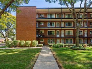 2915 W 13 Mile Road 101, Royal Oak, MI 48073