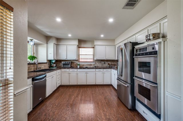 709 Evergreen Drive, Hurst, TX 76054
