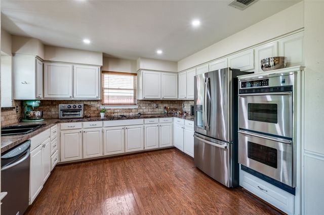 709 Evergreen Drive, Hurst, TX 76054