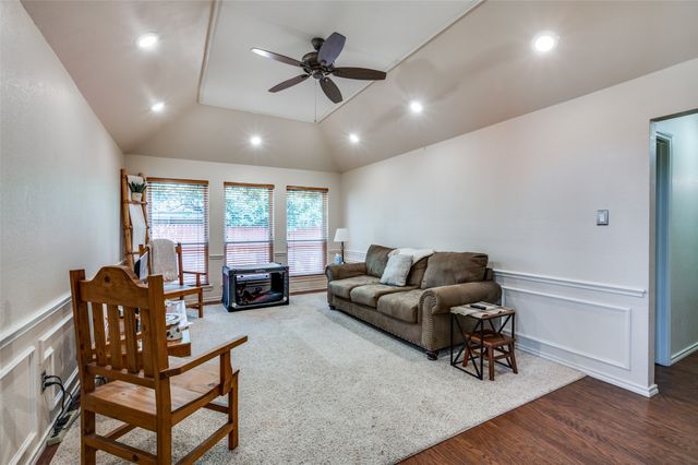 709 Evergreen Drive, Hurst, TX 76054