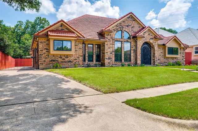 709 Evergreen Drive, Hurst, TX 76054