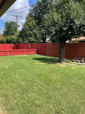 709 Evergreen Drive, Hurst, TX 76054