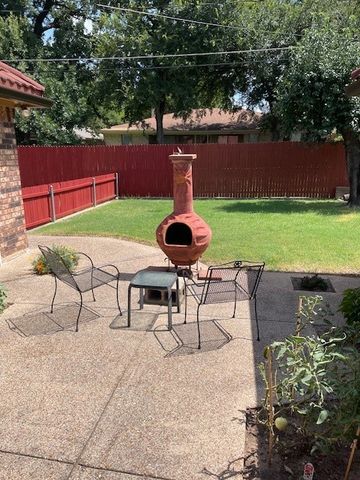 709 Evergreen Drive, Hurst, TX 76054