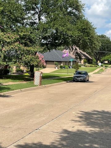 709 Evergreen Drive, Hurst, TX 76054