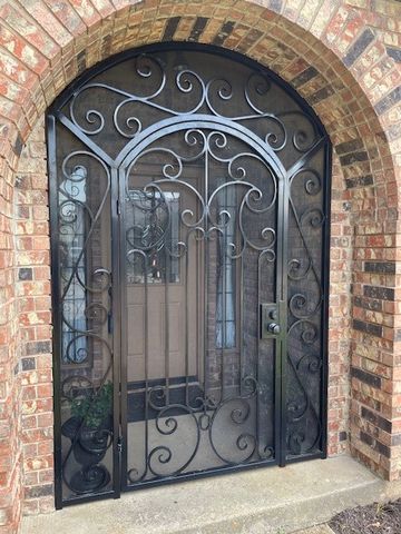709 Evergreen Drive, Hurst, TX 76054