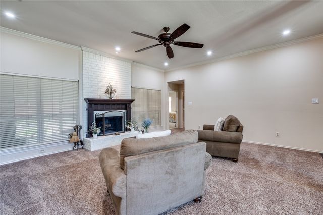 709 Evergreen Drive, Hurst, TX 76054