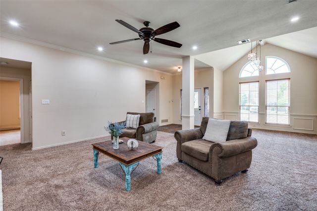 709 Evergreen Drive, Hurst, TX 76054