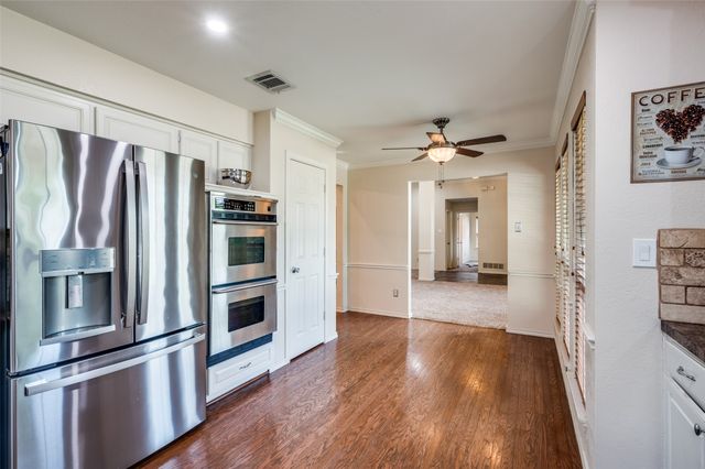709 Evergreen Drive, Hurst, TX 76054