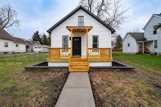 1022 W Taylor Street, Bloomington, IL 61701