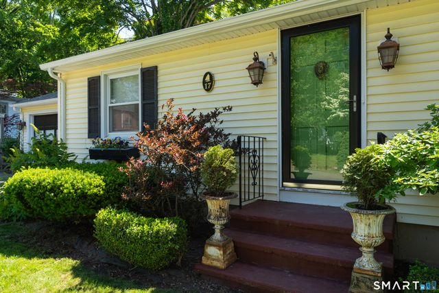 17 Grandview Terrace, Essex, CT 06426