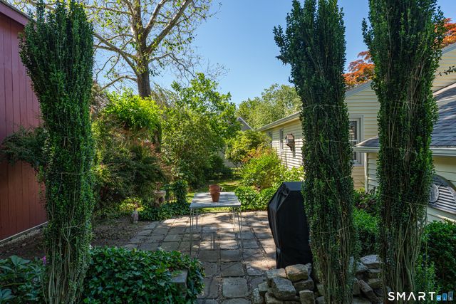 17 Grandview Terrace, Essex, CT 06426