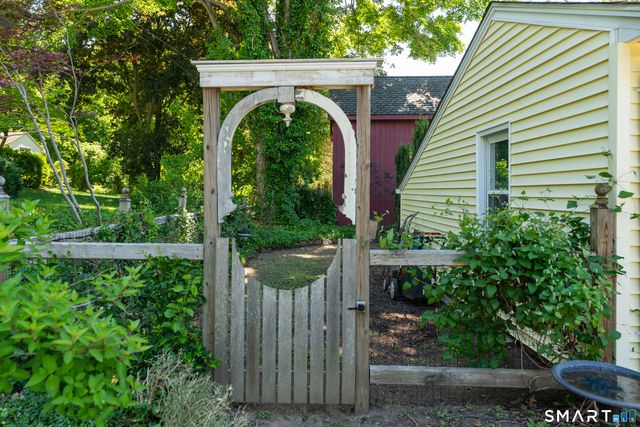 17 Grandview Terrace, Essex, CT 06426
