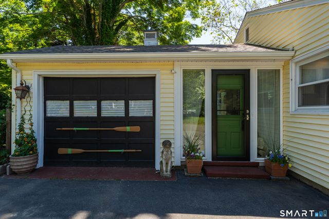 17 Grandview Terrace, Essex, CT 06426