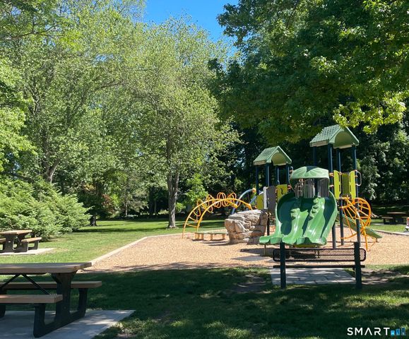 17 Grandview Terrace, Essex, CT 06426